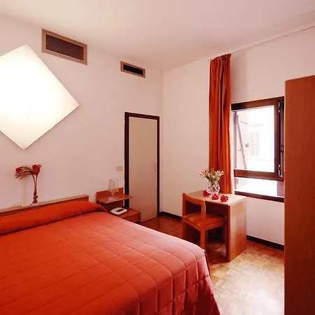 La Vecchia Cartiera 3* كولّي فال ديلسا